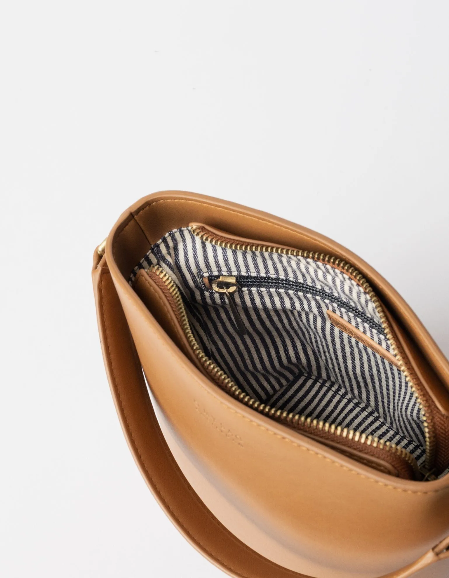 Bobbi Apple Leather Midi Vegan Bucket Bag | Brown