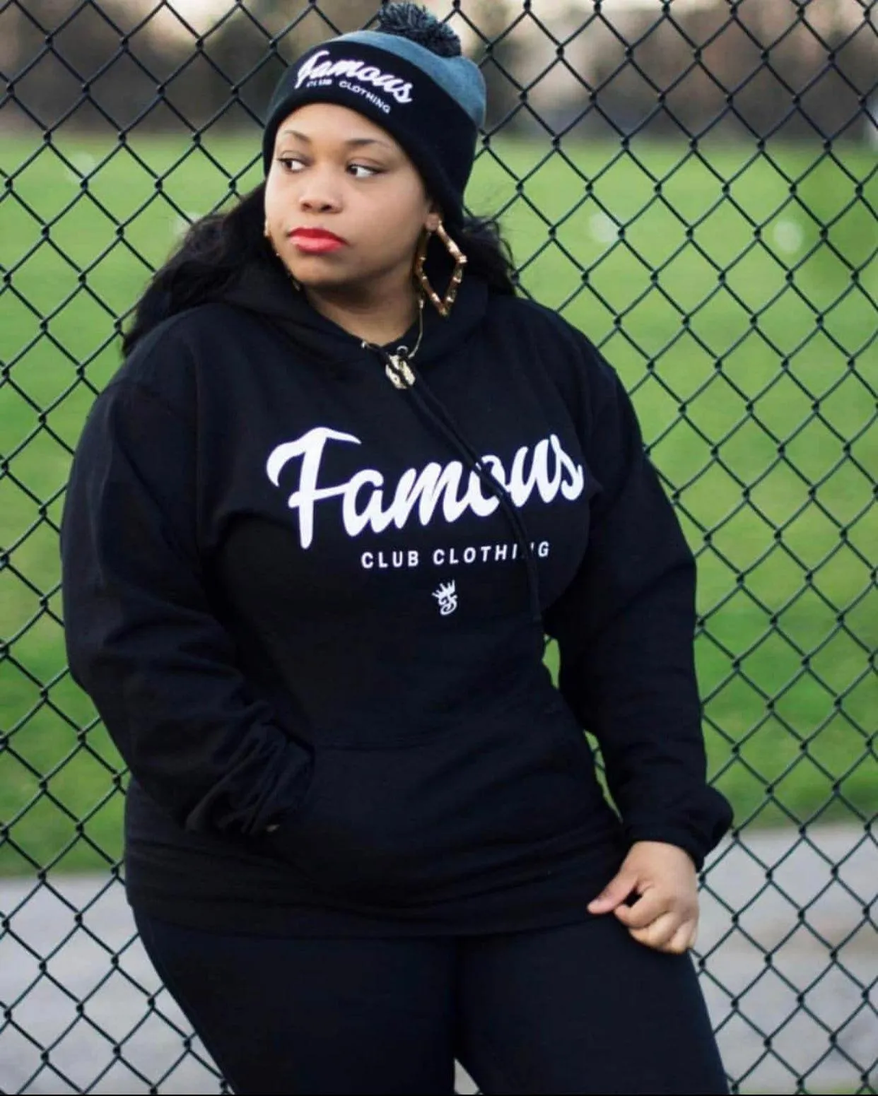 FAMOUS SCRIPT HOODIE (BLK/RYL)