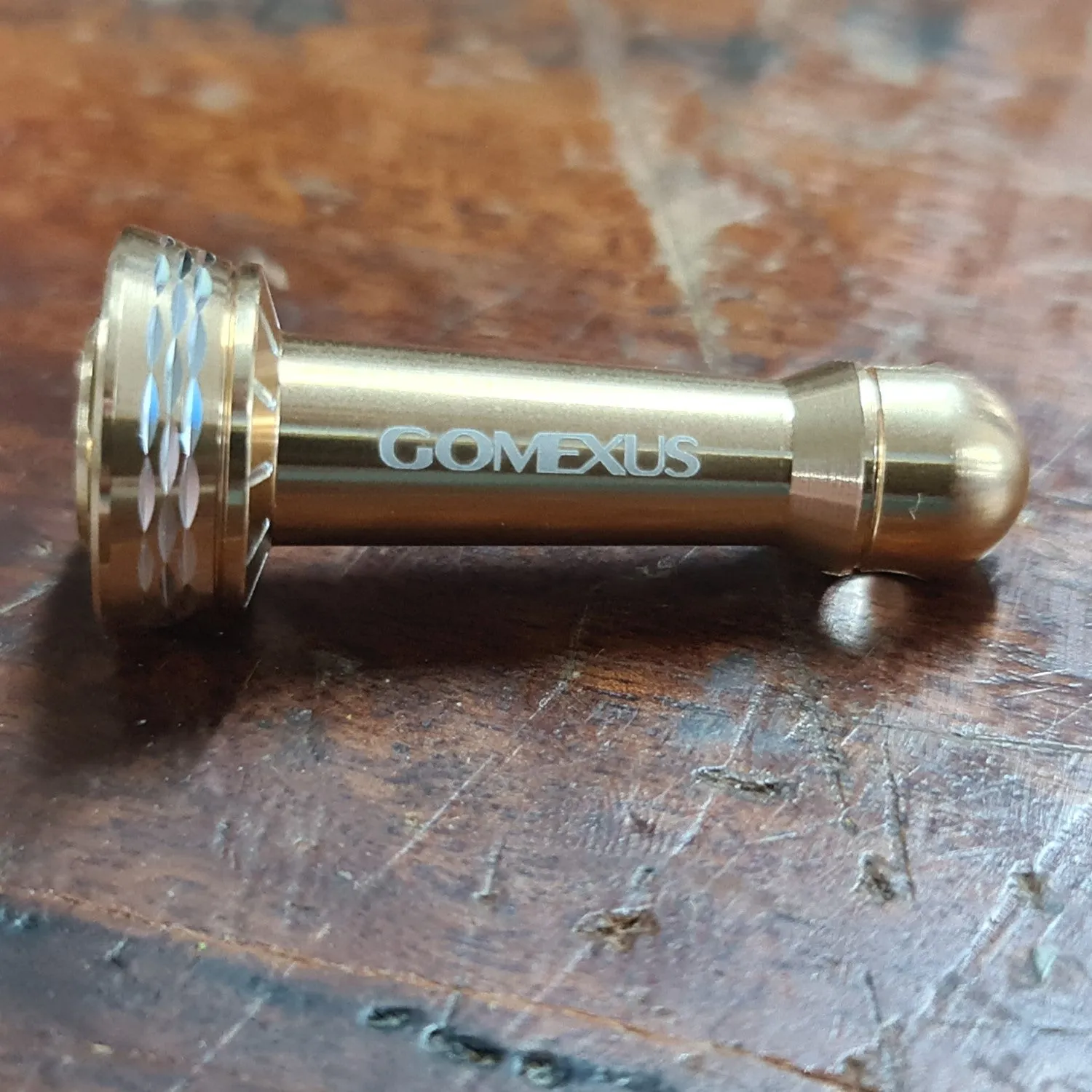 Gomexus R2 Reel Stand - Older Daiwa