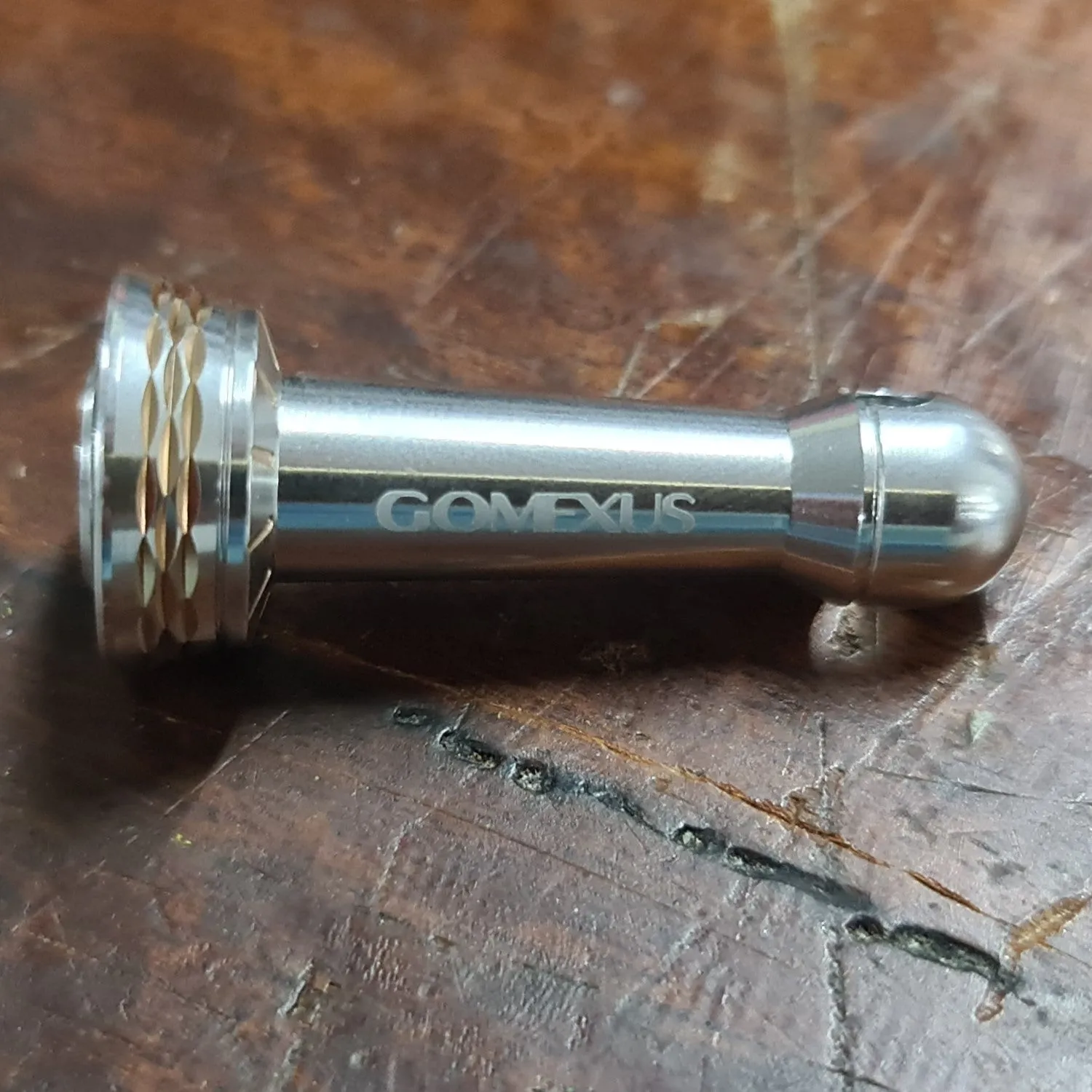 Gomexus R2 Reel Stand - Older Daiwa
